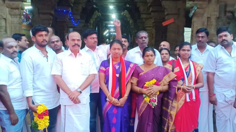 வேட்பாளர்களுடன் அமைச்சர் கடம்பூர் ராஜு