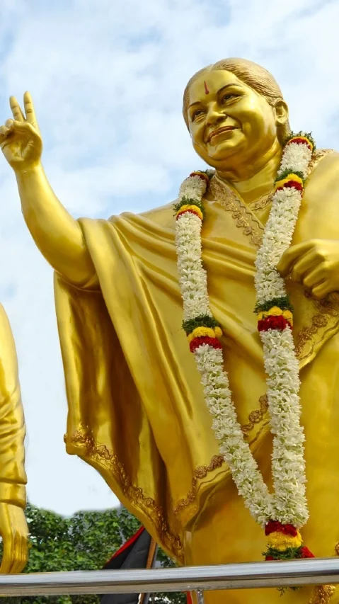 ஜெயலலிதா சிலை