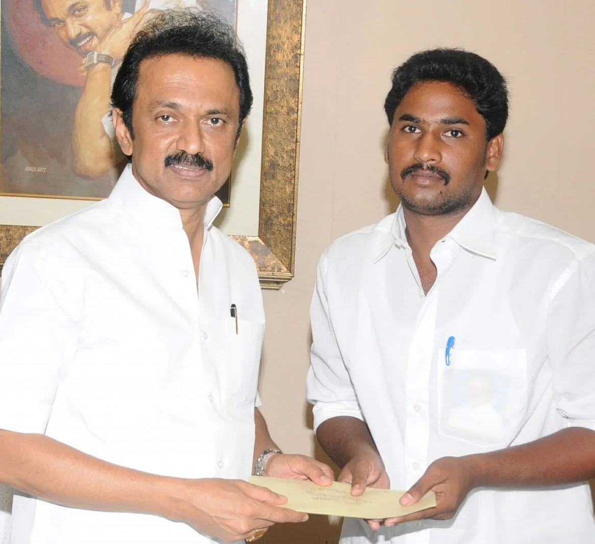 ஸ்டாலினுடன் முரளிதரன்