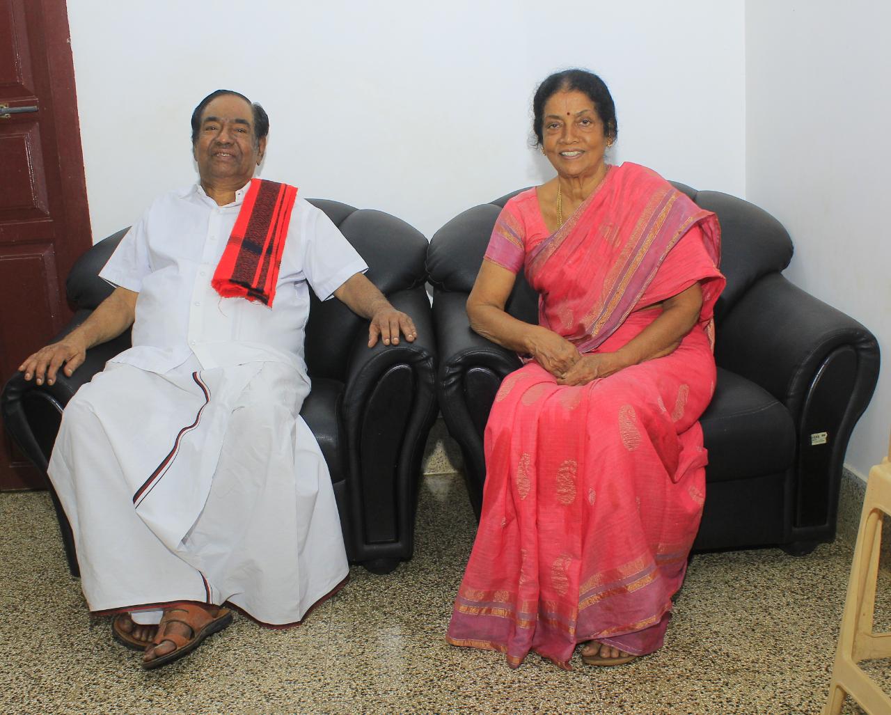 மனைவியுடன் எல்.ஜி
