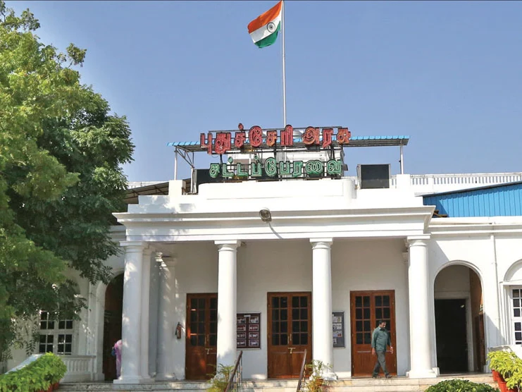 `அமைச்சரவைக்கே தெரியாமல் அறிவிப்பு; குடியரசுத் தலைவர் ஆட்சி!' - கொதிக்கும் புதுச்சேரி மக்கள்