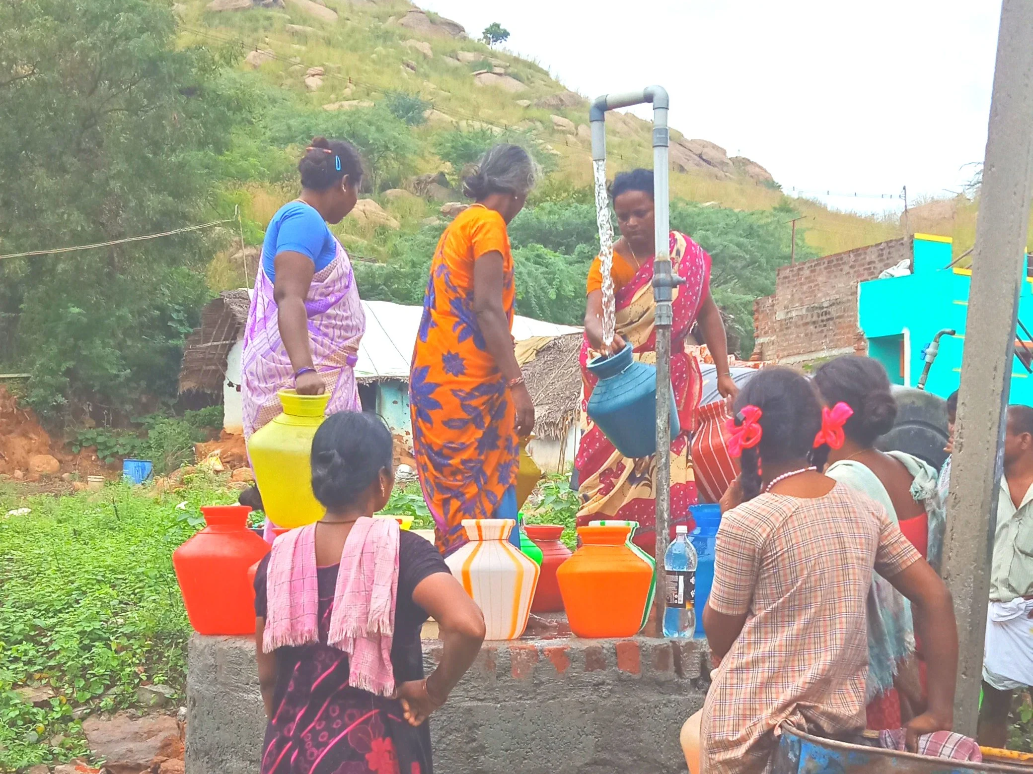 `300 குடும்பங்களுக்கு ஒரேயொரு போர்வெல்; டேங்க் இல்லாத பைப் லைன்'- இது வேலூர் ஸ்மார்ட் சிட்டி அவலம்!
