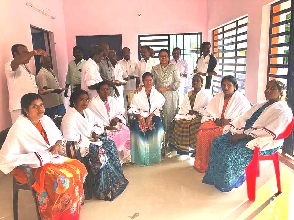 போட்டியின்றி தேர்ந்தெடுக்கப்பட்ட பெண் உள்ளாட்சி பிரதிநிதிகள்