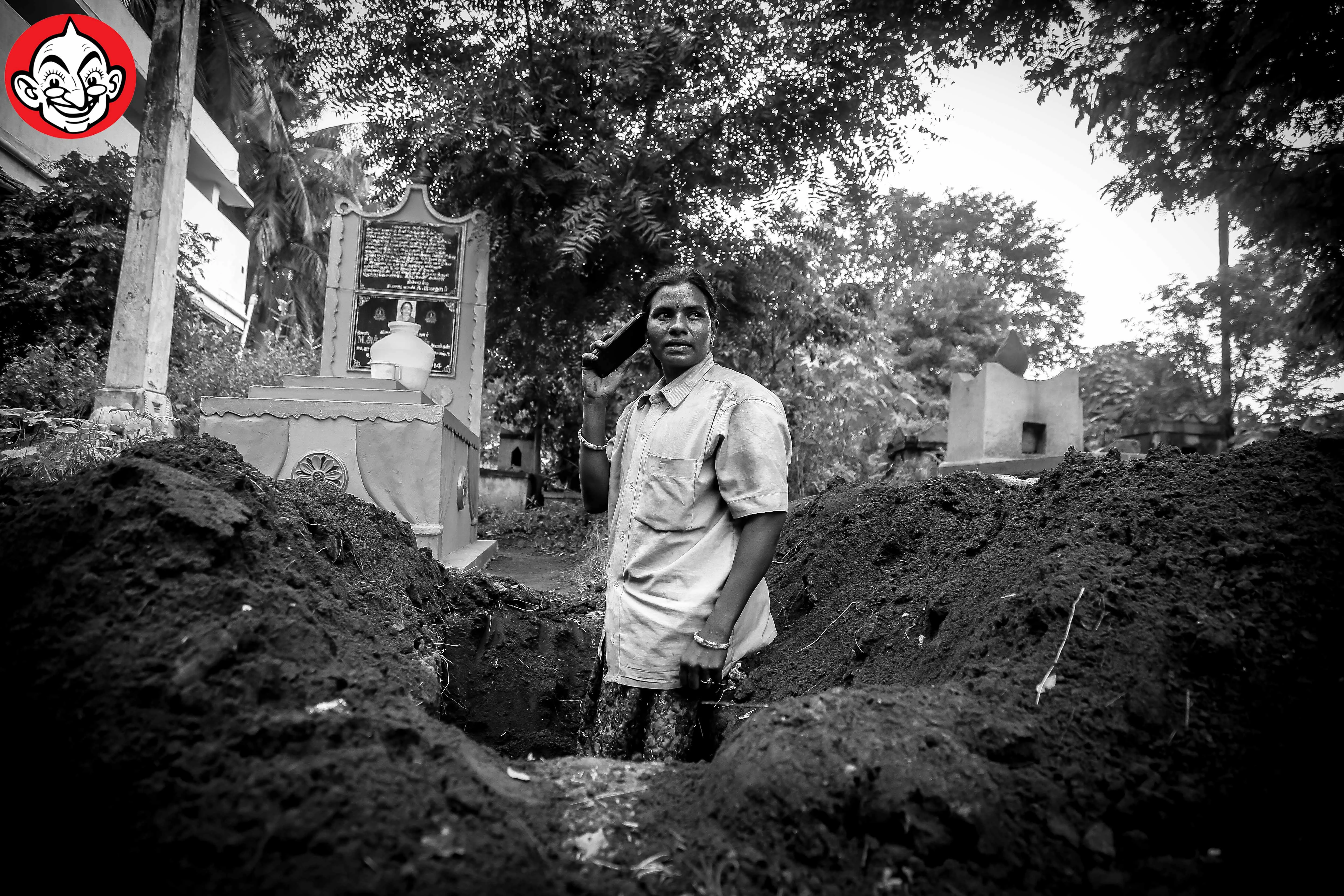 `சில சமயங்களில் இரவு 12 மணிக்கு போன் செய்து அழைப்பார்கள் அந்த நேரத்திலும் நான் வந்து அடக்கம் செய்வேன்.’