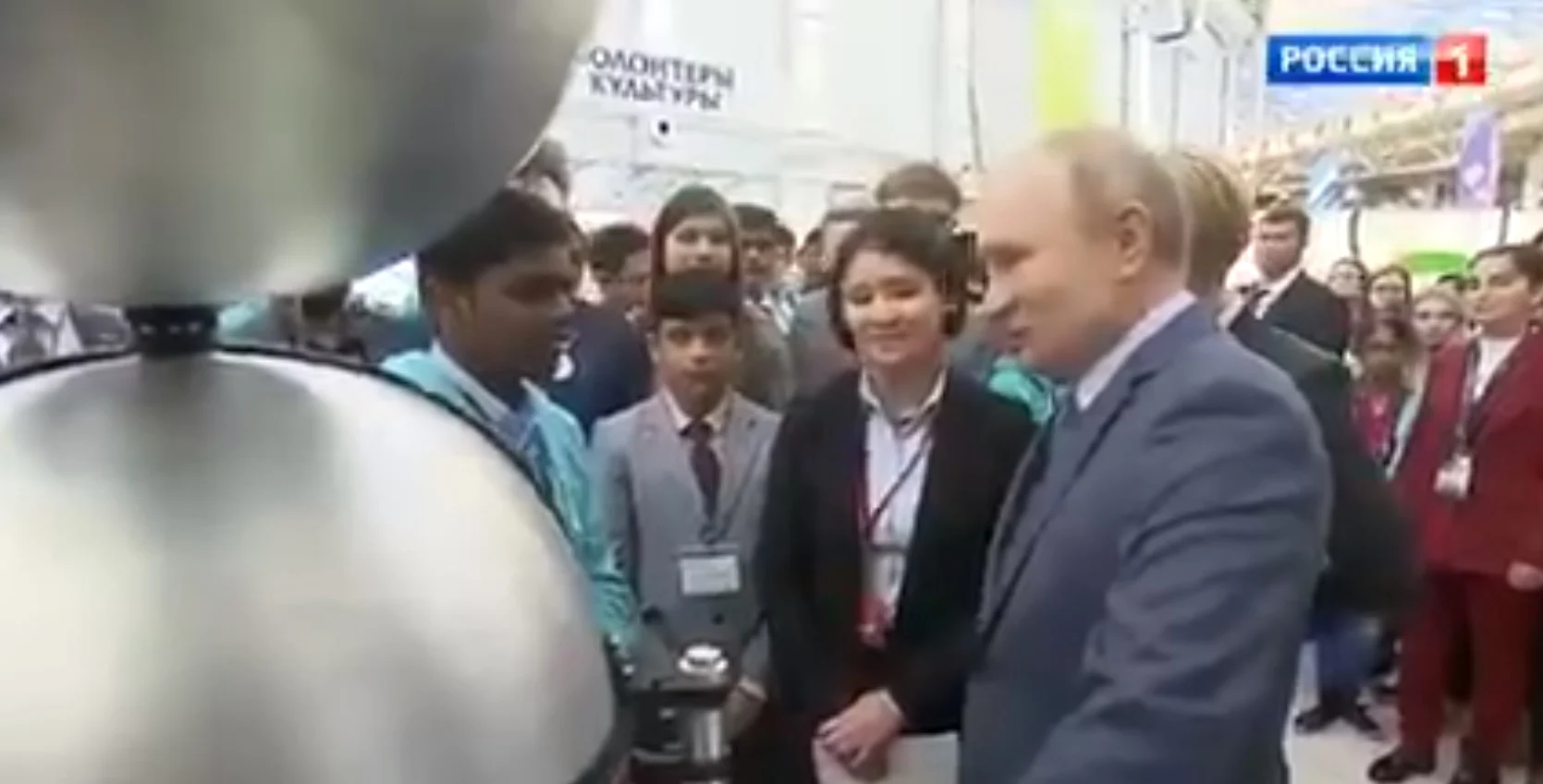 ரஷ்ய அதிபர் புடினுடன் மாணவர் பிஸ்வந்த்