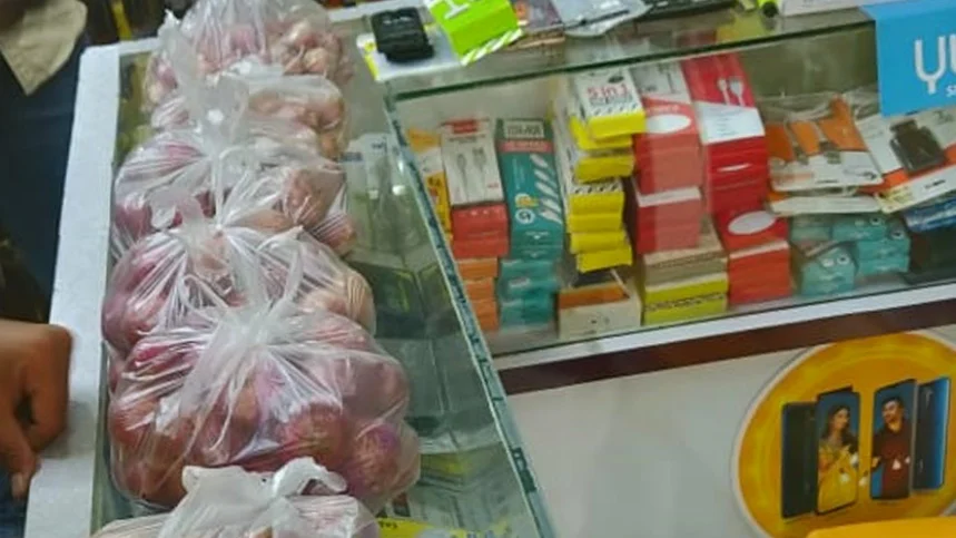 ஸ்மார்ட் ஃபோன் வாங்கினால் வெங்காயம் இலவசம்
