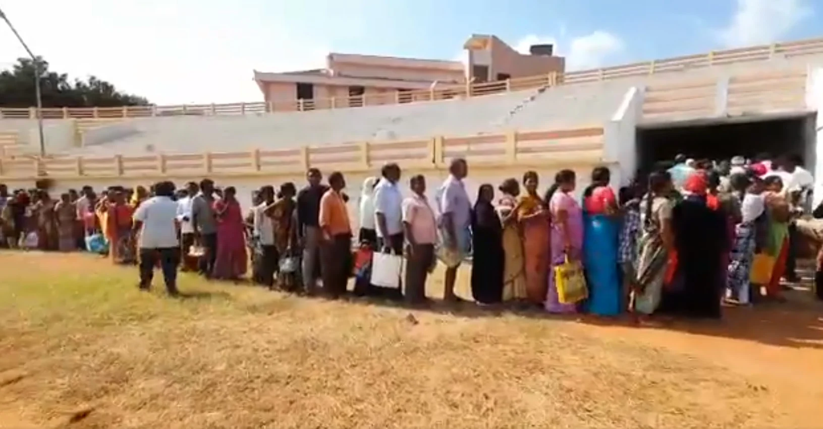 ஆந்திரா வெங்காய விற்பனை