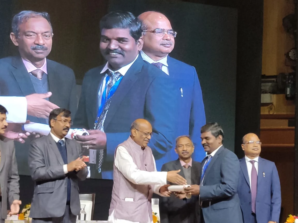 விருது விழாவில் ஆசிரியர்கள் - ஆசிரியர் கருணைதாஸ்