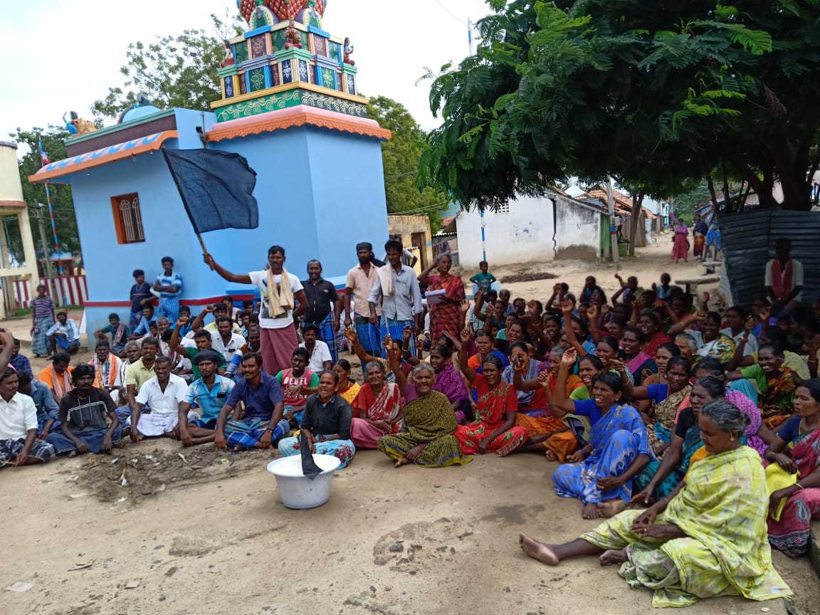 `35 வருஷமா வரி கட்றோம்; இந்த உப்பை நம்பித்தான் வாழ்வாதாரமே!’ - கலங்கும் தூத்துக்குடி கிராம மக்கள்
