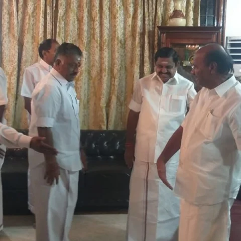 எடப்பாடி பழனிசாமி, பன்னீர்செல்வத்துடன் ராமதாஸ்