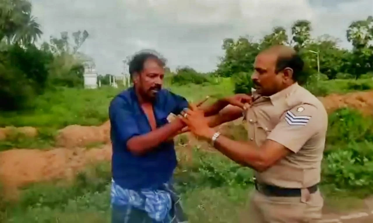 போலீஸ் மீது தாக்குதல்
