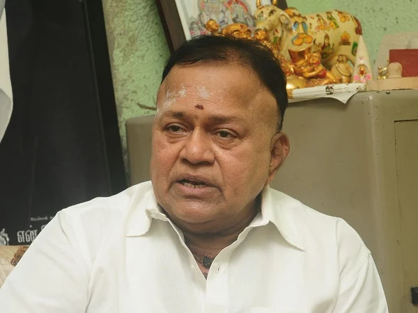 ``பாராட்டினார் தம்பி சீமான்... ரஜினி - கமலுக்கு தேவையா?!''- ராதாரவி