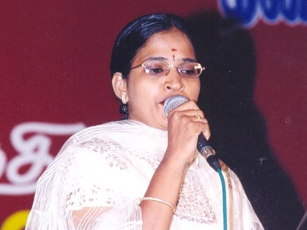 ``நடுராத்திரி, நடு ரோட்டில், தனியா காரைத் துரத்திட்டு ஓடினேன்..!" - பாடகி மாலதி லக்ஷ்மன்