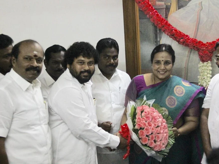 `சிக்கனுக்கு கூட்டம்; வெஜ்ஜுக்கு ஆள் இல்லை!' -ராமாவரத்தில் களைகட்டிய எம்.ஜி.ஆர் பிறந்தநாள் விழா