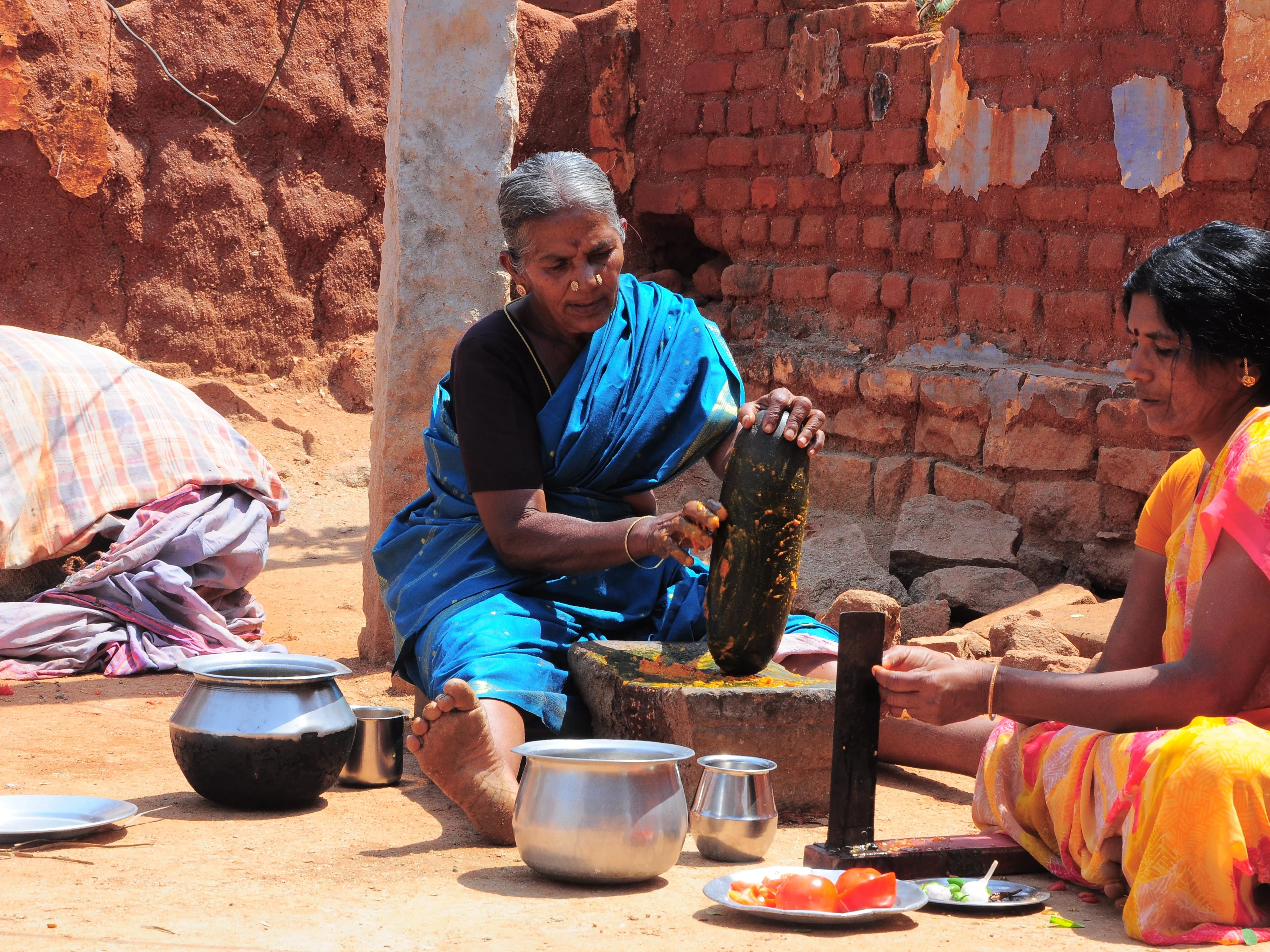 கண்ணுக்குக் கொய்யா இலை; காதுக்குப் பூண்டு!- முத்தான 10 பாட்டி வைத்தியம் #MyVikatan
