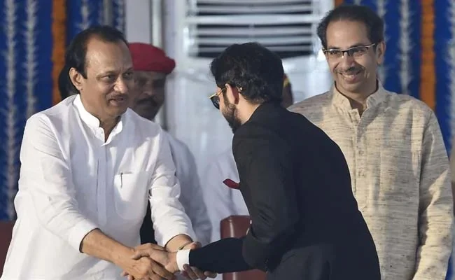 அஜித் பவார், ஆதித்ய தாக்கரே