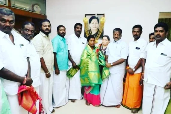 ஓ.பன்னீர்செல்வத்தை சந்தித்த தி.மு.க கவுன்சிலர்