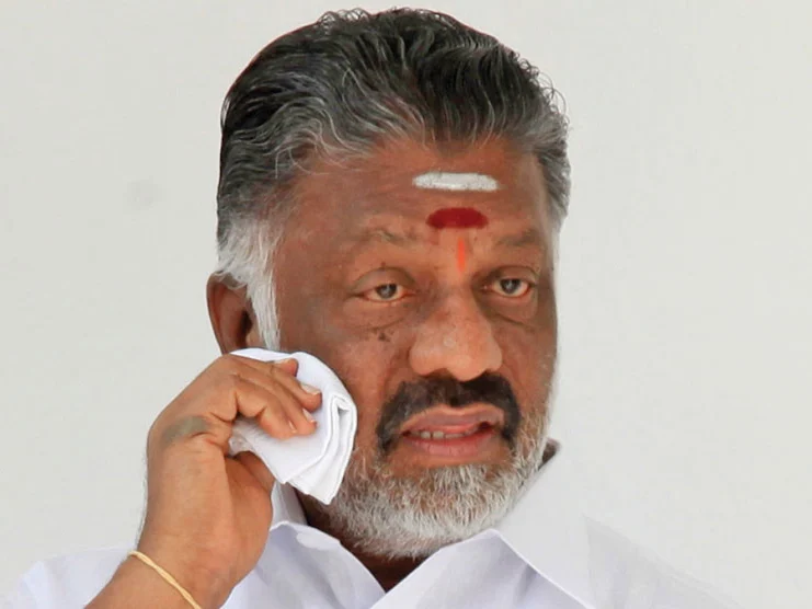 மிஸ்டர் கழுகு: “தம்பிக்கு உதவி செய்ய முடியாது!” - கறார் ஓ.பி.எஸ்