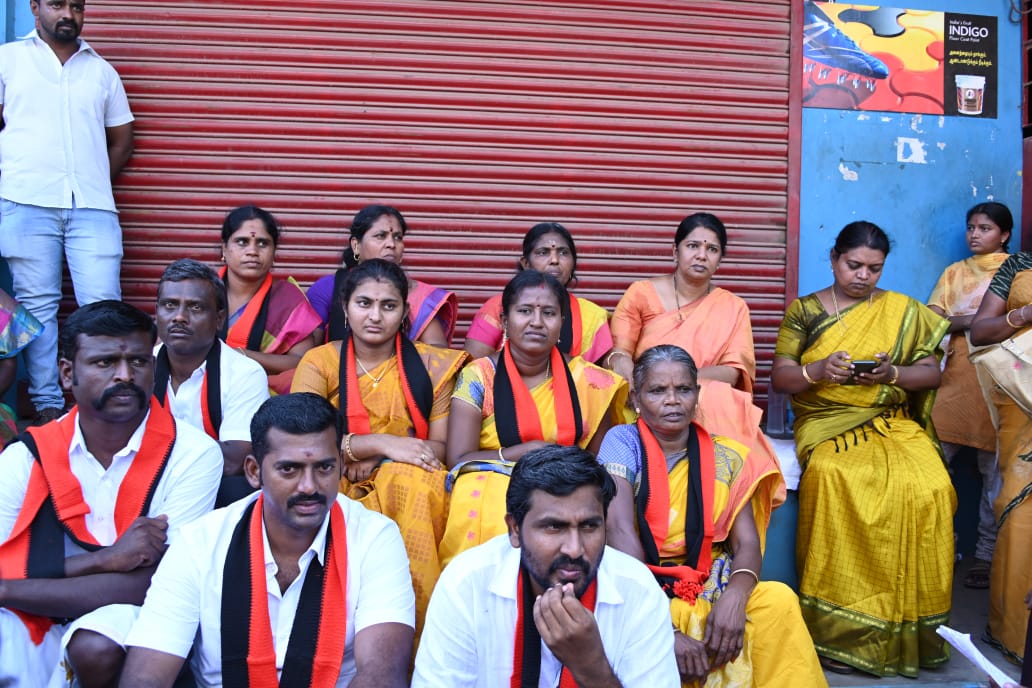 கனிமொழி உடன் தி.மு.க கவுன்சிலர்கள்