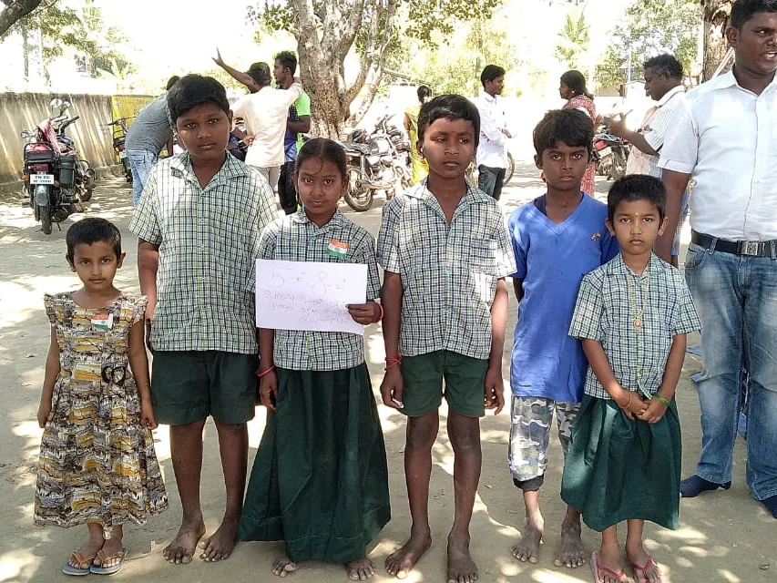 `5, 8ம் வகுப்பு பொதுத் தேர்வை நீக்க வேண்டும்!' -கிராம சபைக் கூட்டத்தில் மனு கொடுத்த குழந்தைகள்