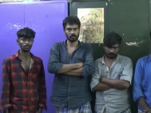 வழிப்பறி செய்து கைதானவர்கள்
