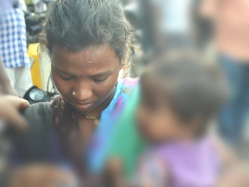 `குழந்தை யாருடையது; எதற்காகப் பிச்சையெடுக்கிறீங்க?’ -அதிரடி காட்டிய வேலூர் கலெக்டர்