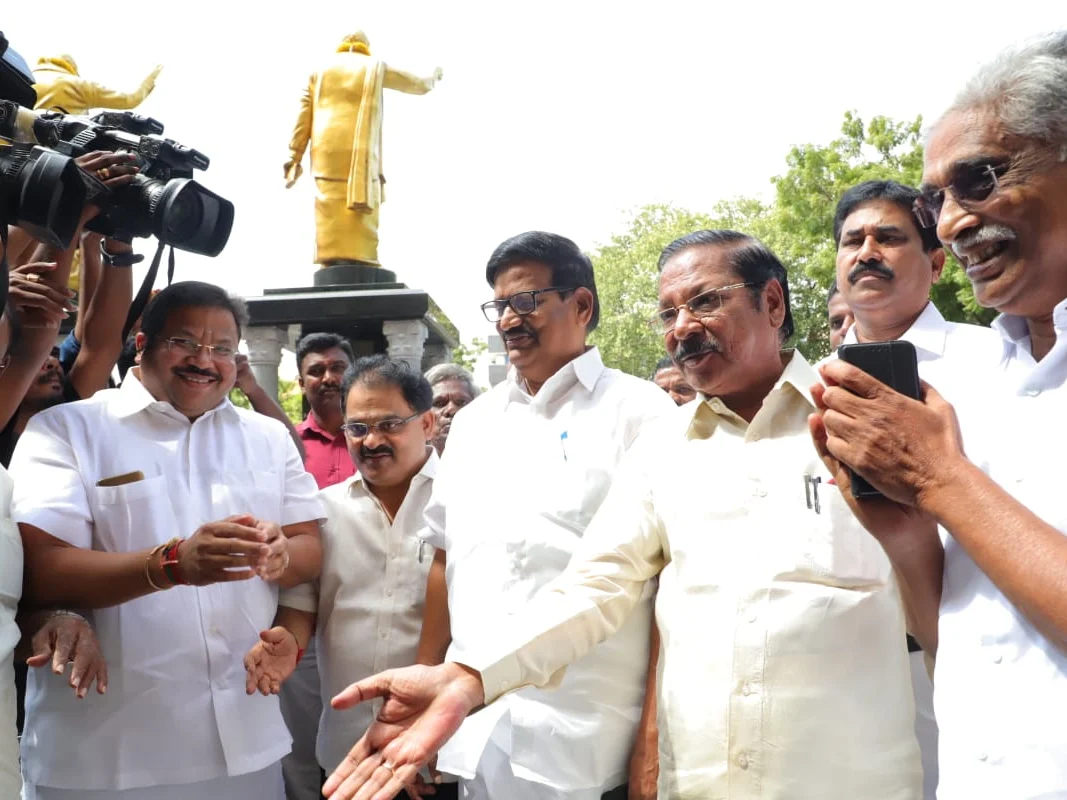 `விவாதங்கள் வந்து வந்து செல்லும்; ரஜினியின் ஒப்பீடு தவறு!’- ஸ்டாலினை சந்தித்த கே.எஸ். அழகிரி! #NowAtVikatan