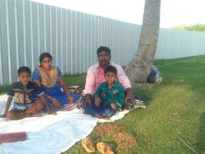 `அமராவதி ஆற்றில் கலக்கும் சாயக் கழிவுகள்!' -கன்றுக்குட்டிகள் சாவுக்கு நியாயம் கேட்கும் விவசாயி