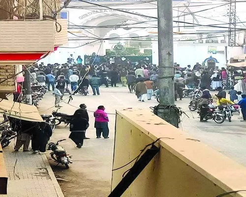 போராட்டத்தில் ஈடுபட்டவர்கள் மீது தடியடி