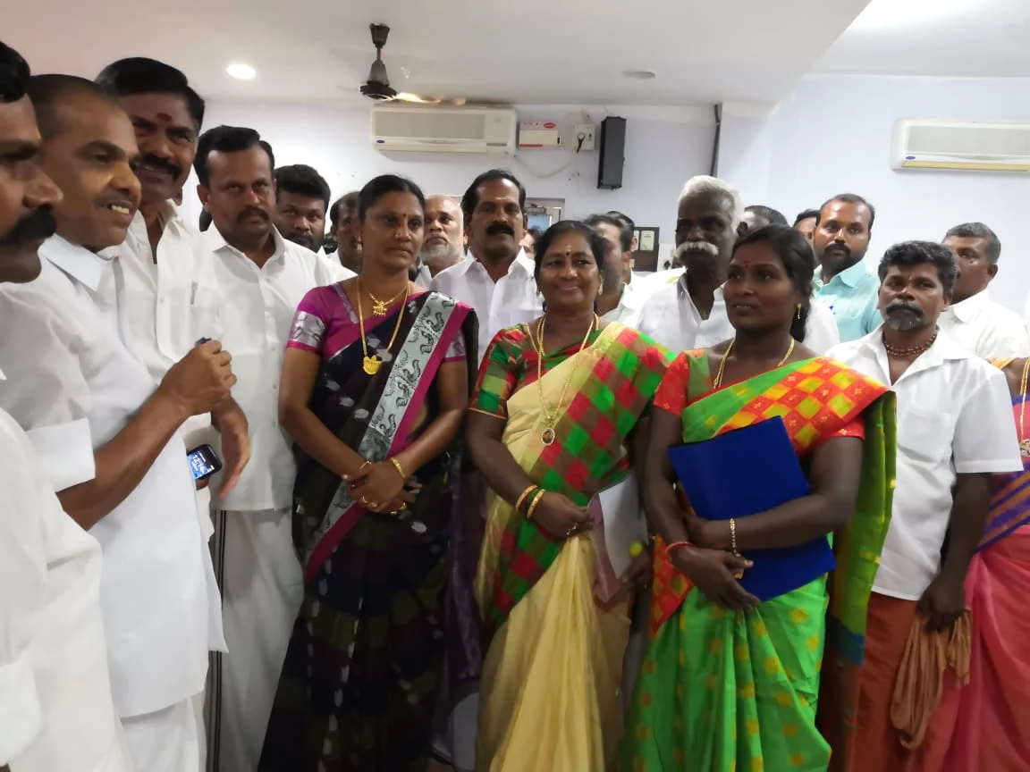 கடைசி நேரத்தில் மாற்றப்பட்ட தேனி ஊராட்சித் தலைவர்!- பழிவாங்கினாரா ஓ.பி.எஸ்?