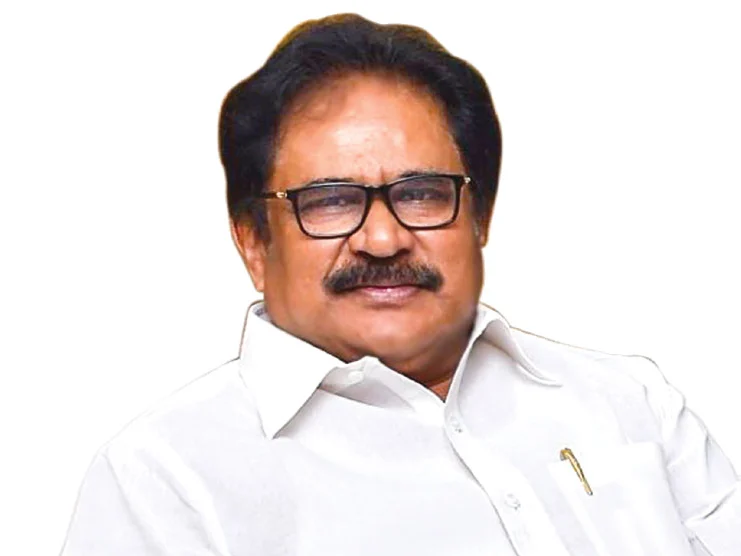 “சசிகலாவை மக்கள் ஆதரிப்பார்கள் என்பது பைத்தியக்காரத்தனம்!”