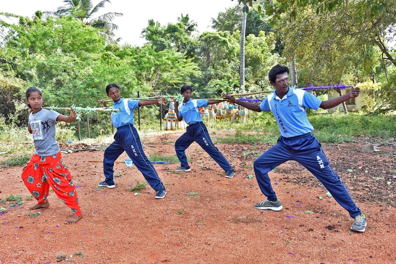 சிலம்பாட்ட பயிற்சியின் போது