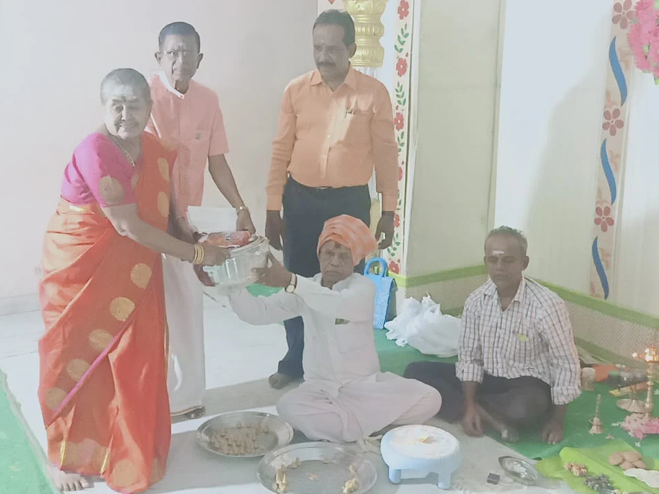 `ஏலம் எடுத்தால் குடும்பத்தில் மகிழ்ச்சி பெருகும்!' - கரூரில் 33,000 ரூபாய்க்கு விலைபோன 1 கிலோ உப்பு