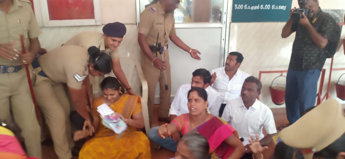 கவுன்சிலர்கள் தர்ணா