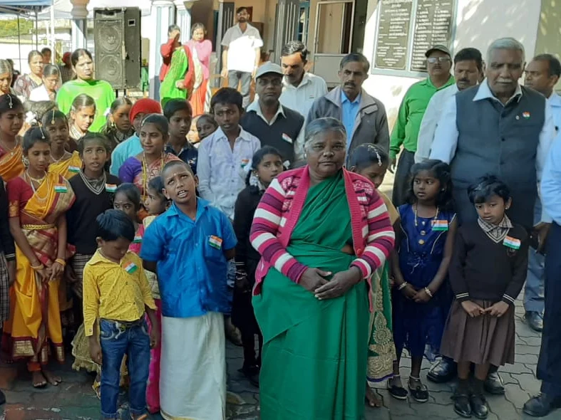 `தூய்மைப் பணியாளரை கொடியேற்றச் செய்த குன்னூர் நகராட்சி!' - பார்வதி பாட்டியால் நெகிழ்ந்த நீலகிரி