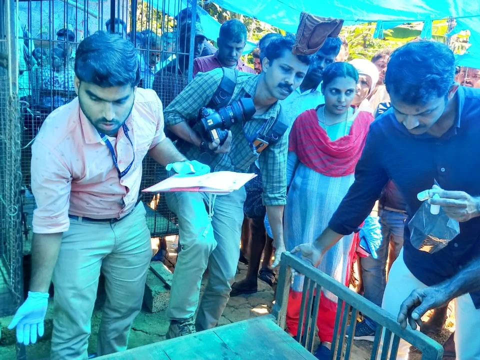 தடயவியல் நிபுணர்கள் சோதனை