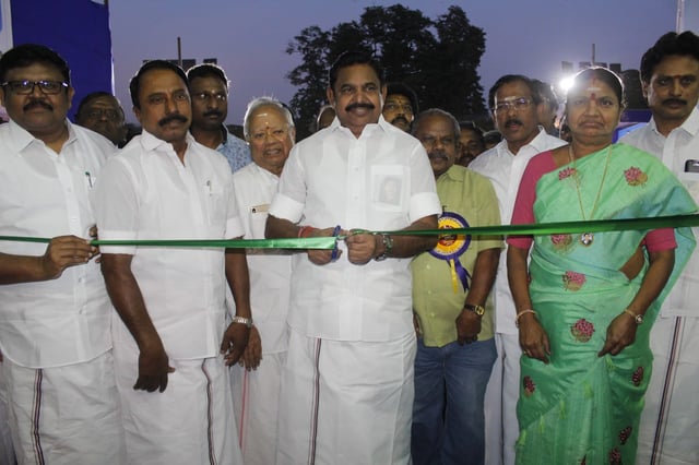 புத்தக் கண்காட்சியைத் தொடங்கிவைக்கும் முதல்வர் எடப்பாடி பழனிசாமி