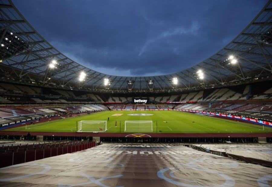 Sky Sports journalist: West Ham mocked by 'you're having a laugh' chant at London Stadium v Blackburn